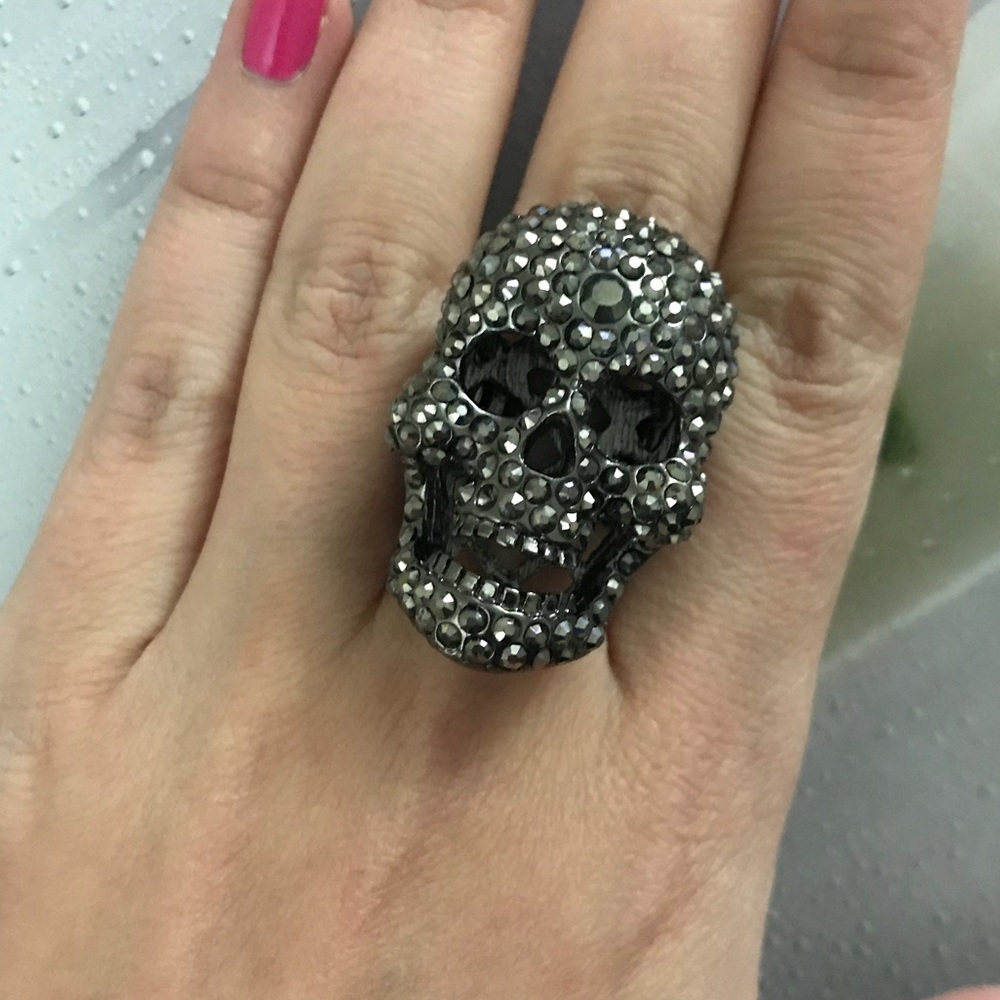 Very sassy skull ring!